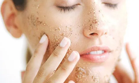Ghim ngay bí quyết tẩy tế bào chết an toàn, hiệu quả giúp da sáng mịn