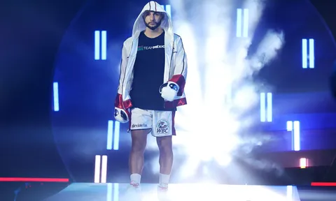 Mikaelian phục hận thành công, Salas lên ngôi: Quyền Anh thế giới đón hai nhà vô địch mới