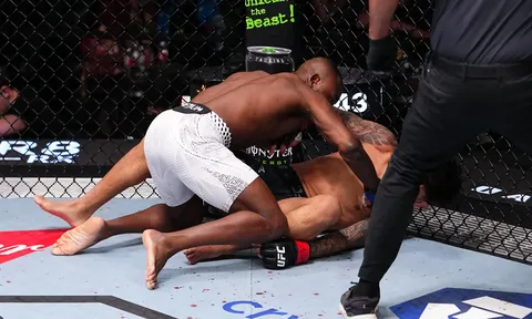 Manel Kape knockout tàn bạo Brandon Royval, gửi chiến thư đanh thép đến nhà vô địch