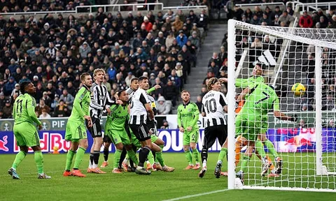 Miley ghi bàn phút 90+2, Newcastle tiến vào bán kết EFL Cup