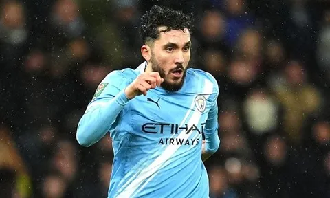 Pep Guardiola khen Rayan Cherki sau trận Brentford
