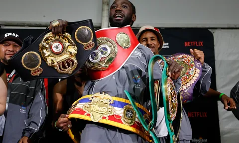 Terence Crawford treo găng: Lời từ biệt trên đỉnh vinh quang của một huyền thoại