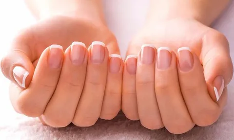 Mách nàng cách chăm sóc móng tay để khắc phục tình trạng khô gãy