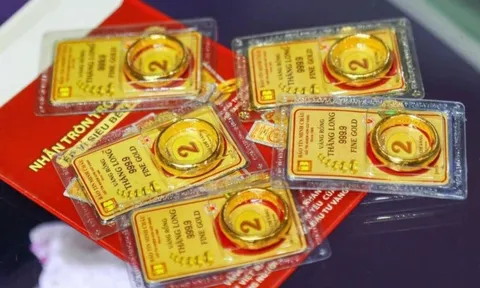 Giá vàng hôm nay 21/12/2025 neo ở mức cao, dự báo vượt đỉnh kỷ lục mới
