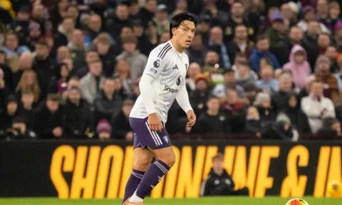 Lisandro Martinez: Từ trung vệ thành tiền vệ tại Villa Park