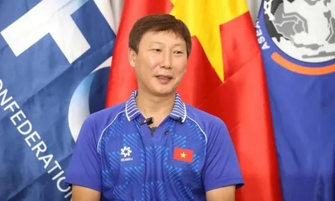 HLV Kim Sang-sik: Vợ tôi tắt tivi khi U22 Việt Nam bị Thái Lan dẫn 0-2