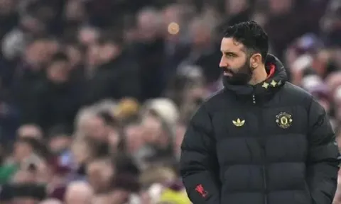 Man Utd thiếu người thay đổi trận đấu, Amorim đối mặt thử thách