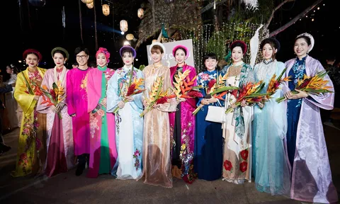 Hoa hậu Hà Kiều Anh khoe nhan sắc không tuổi tại sự kiện kỷ niệm 30 năm sự nghiệp của NTK Võ Việt Chung