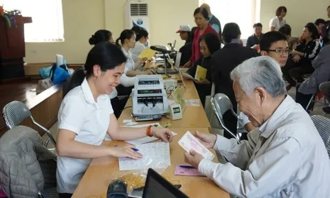 Người từ 75 tuổi trở lên đang hưởng trợ cấp hưu trí xã hội được hưởng 100% chi phí khám, chữa bệnh