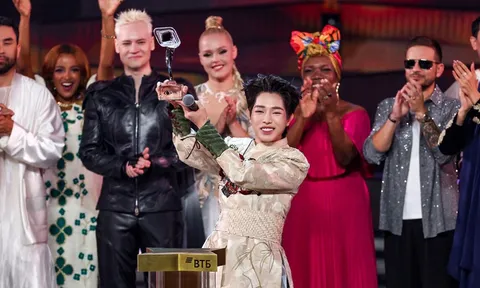 Đức Phúc tung phim tài liệu hậu trường Intervision 2025: Tiết lộ sự cố suýt cháy áo và những lần bật khóc vì áp lực