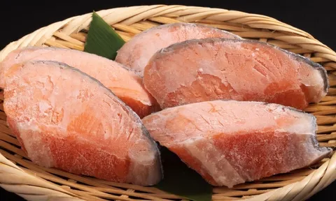 Mẹo cấp đông cá cả tháng vẫn tươi ngon, chắc thịt, không tanh
