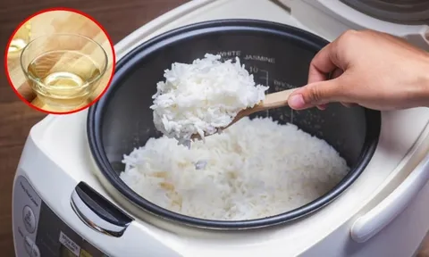 Nấu cơm chỉ bỏ nước lạnh là dại: Thả thêm loại gia vị này vào cơm thơm dẻo, tơi xốp ăn không ngán
