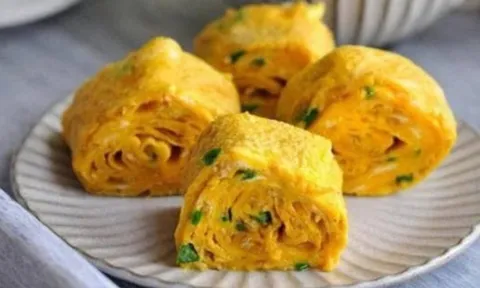 Rán trứng nhớ thêm thứ này, trứng nở phồng xốp mịn: 2 quả hóa thành 4 quả