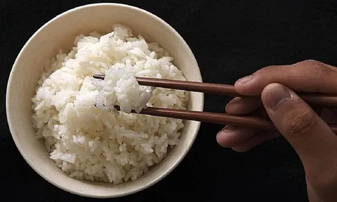 Ăn sáng bằng cơm tẻ có tốt không?