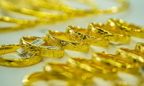 Giá vàng hôm nay 2/1/2025: Tăng mạnh đầu năm mới, SJC và nhẫn trơn bứt phá