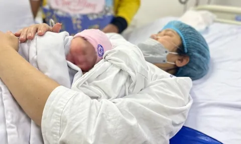 Từ 1/7/2026, phụ nữ sinh 2 con được hưởng nhiều chính sách đặc biệt