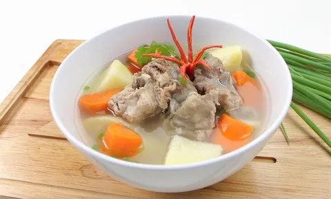Cách nấu canh xương ngon ngọt nước, không cần dùng mì chính