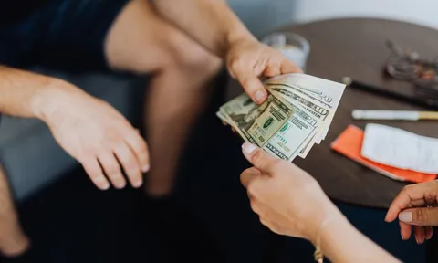 Khi có người hỏi vay tiền, 3 câu nên nói để từ chối khéo, không sợ mất lòng