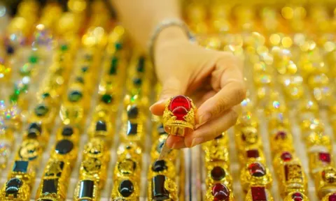 Giá vàng hôm nay 10/1/2026 tăng vọt, lập kỷ lục mới sát 160 triệu đồng/lượng