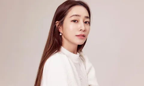 Lee Min Jung  duy trì làn da trẻ trung nhờ quy trình chăm sóc cơ bản