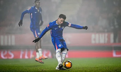 Tin đồn chuyển nhượng tối 15/1: PSG tăm tia Enzo Fernandez; MU đại chiến Man City vụ Alex Scott