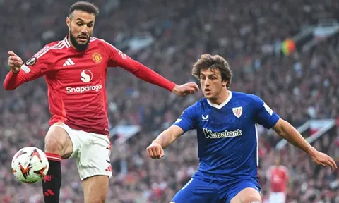 Romano chốt tương lai Mazraoui tại Man Utd