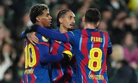 Tránh vết xe đổ Real, Barca thắng nhọc Racing