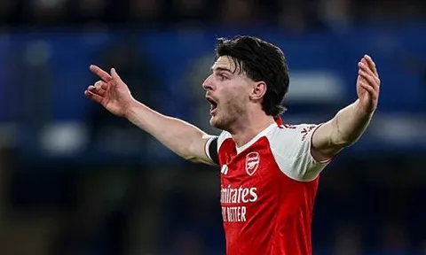 Rice nổi nóng, văng tục với trợ lý HLV Arsenal