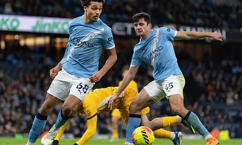 Hàng thủ trẻ của Man City đủ bản lĩnh đại chiến MU