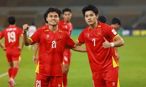 Ông Kim Sang Sik dùng bài thể lực trị đối thủ Tây Á