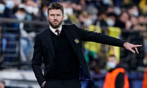 Man Utd chiêu mộ tiền vệ bí ẩn làm quà ra mắt Carrick