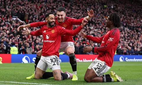 Carrick ra mắt hoàn hảo, MU bắn hạ Man City 2-0 tại Old Trafford