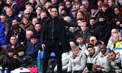 BLV Sky Sports: "Rosenior thực sự phẫn nộ tột độ!"