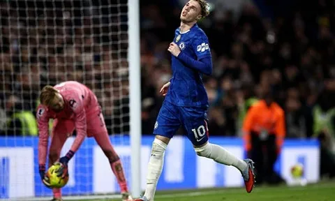 Kelleher biếu phạt đền, Palmer trừng phạt Brentford