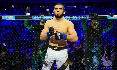 Islam Makhachev 'bật đèn xanh' cho Ilia Topuria: Muốn đấu ư? Lên hạng bán trung đi