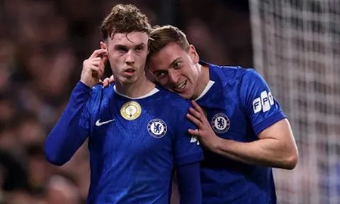 Palmer lập công giúp Chelsea giải mã Brentford
