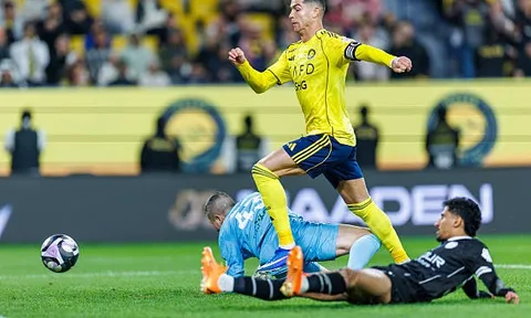 Ronaldo im tiếng, Al-Nassr vất vả hạ 10 người Al-Shabab