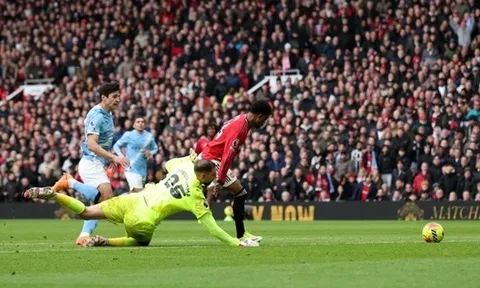 Dorgu hóa mũi khoan toàn năng giúp Man Utd khuất phục Man City
