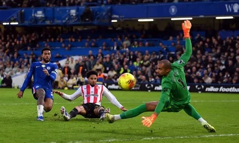 Sanchez hóa "người nhện" giữ 3 điểm cho Chelsea