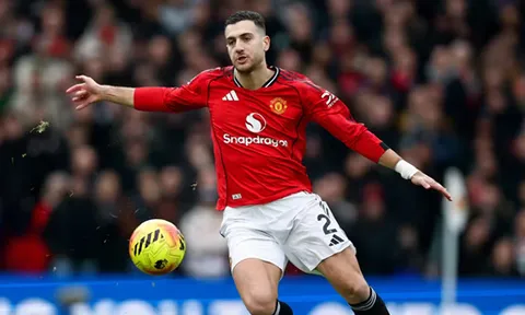 Carrick cần thẳng tay loại bỏ mối nguy Dalot