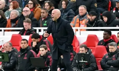 3 vấn đề của Liverpool sau trận hòa Burnley: Ghế nóng của Slot lung lay