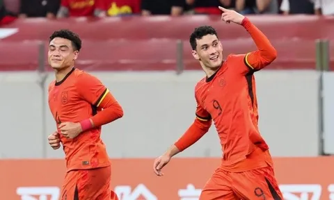 Troussier khen ngợi lối chơi biến hóa của U23 Việt Nam