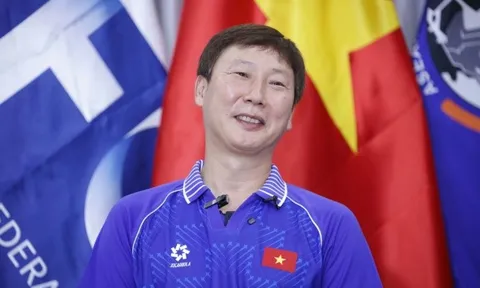 HLV Kim Sang-sik liên tục khuất phục dàn thầy ngoại danh tiếng