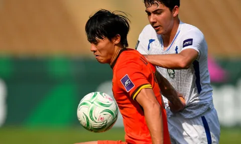 Cựu sao MU chỉ trích lối đá cầu may của U23 Trung Quốc