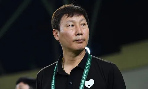 HLV Kim Sang-sik lên dây cót tinh thần đấu Trung Quốc