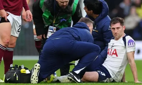 Ben Davies phẫu thuật mắt cá và nguy cơ lỡ play-off World Cup