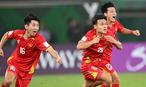 HLV Minh Đức chỉ U23 Việt Nam cách phá khối bê tông Trung Quốc