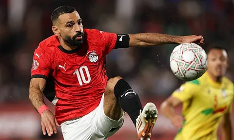 Salah trở lại đặt Arne Slot vào thế khó xử