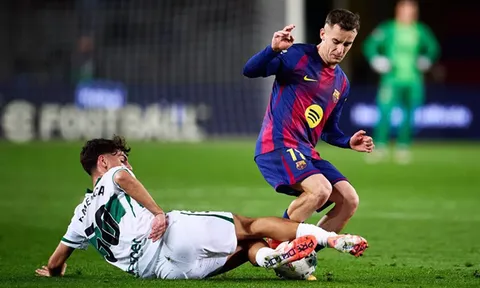MU hỏi mua Casado, Zirkzee sắp rời Old Trafford