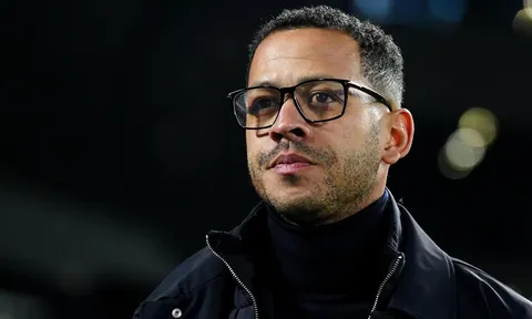Liam Rosenior trao cơ hội cho Disasi nhưng bỏ ngỏ tương lai Sterling